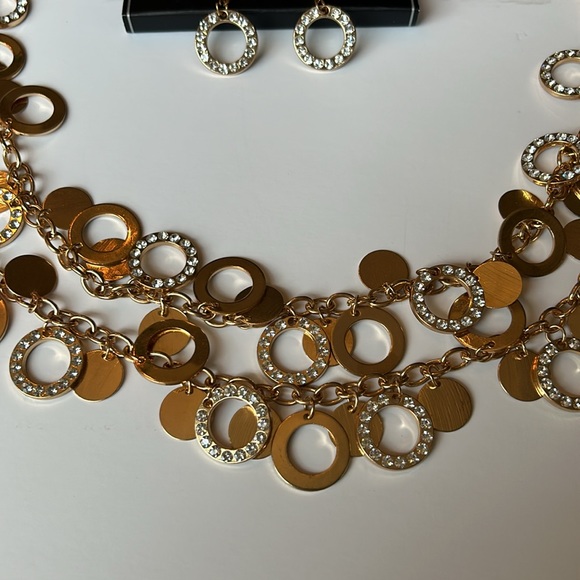 NWT! Signature Heavy gold Necklace w/Clear Rhinestones and matching earrings - Picture 4 of 6